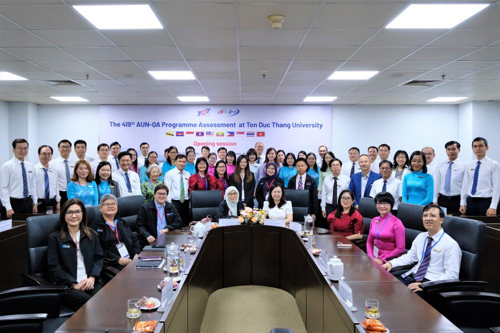 The AUN-QA assessors and the leaders, lecturers, and staff of TDTU in a group photo