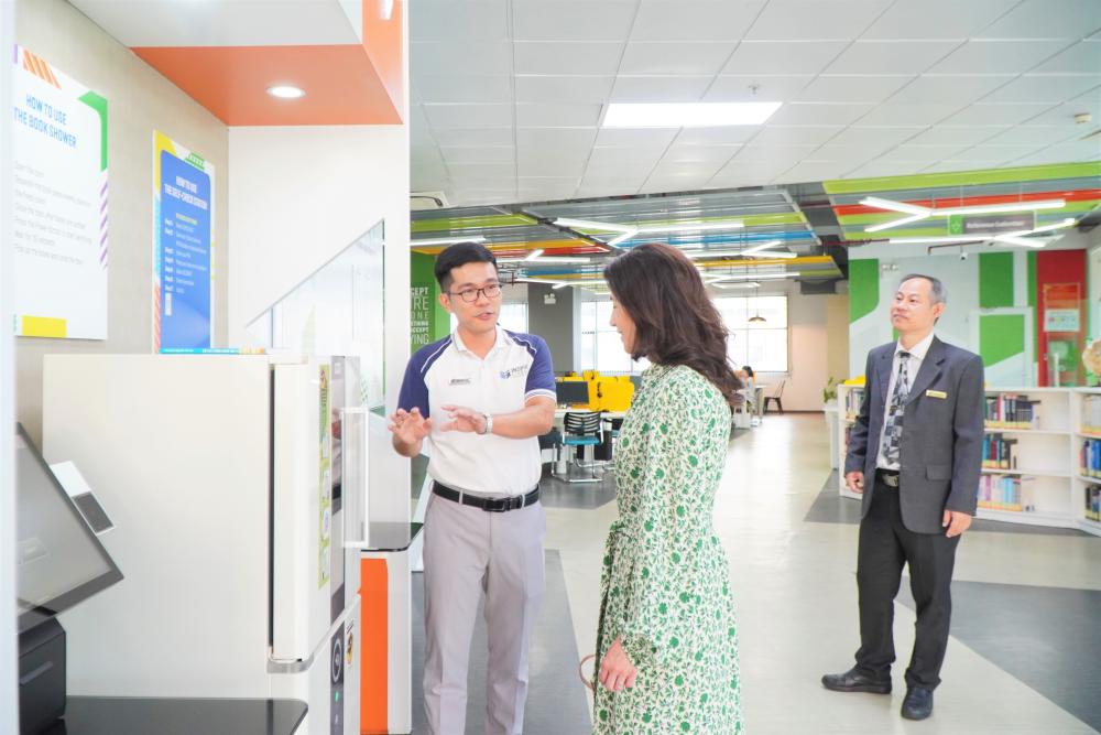 Đại sứ Colombia tham quan cơ sở vật chất TDTU