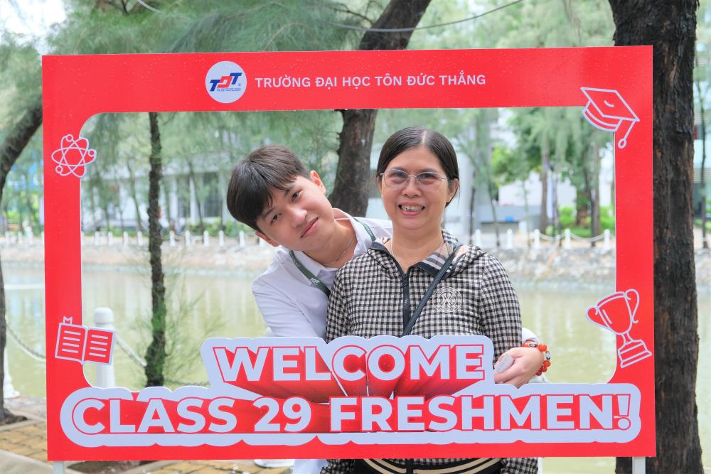 Tân sinh viên K29 TDTU vui tươi trong ngày nhập học