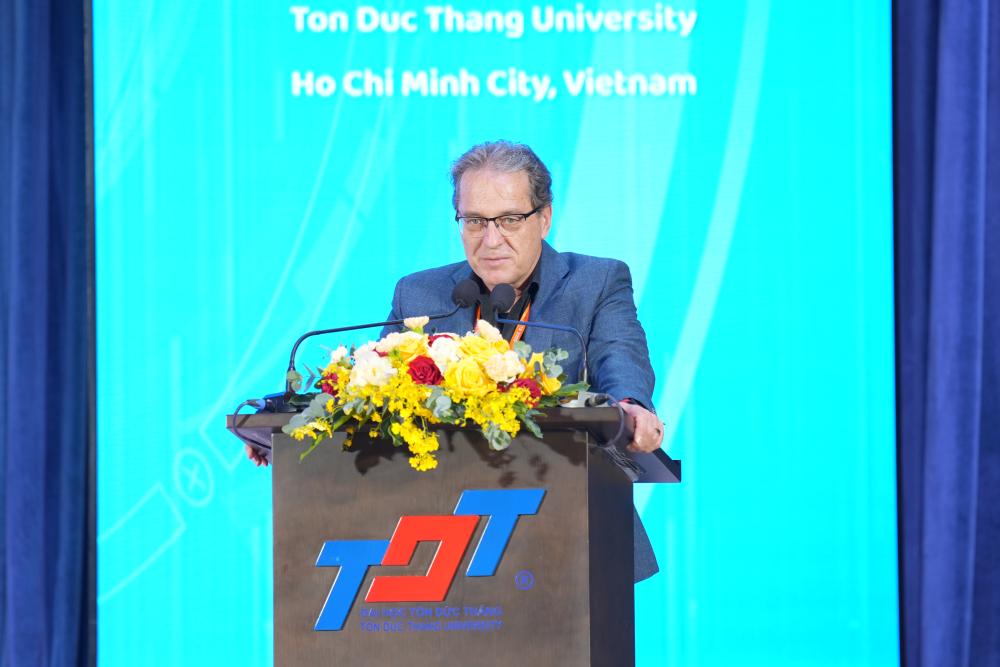 GS. Ivan Zelinka – Đại học Kỹ thuật Ostrava (CH Séc), Chủ tịch Hội thảo AETA phát biểu khai mạc