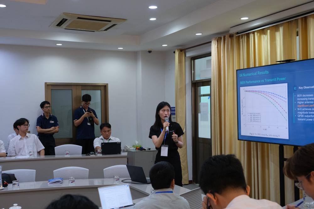 Một số hình ảnh tại các phiên thảo luận chuyên đề