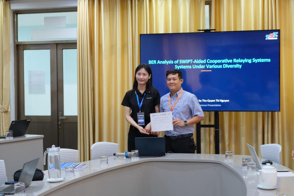 Một số hình ảnh tại các phiên thảo luận chuyên đề