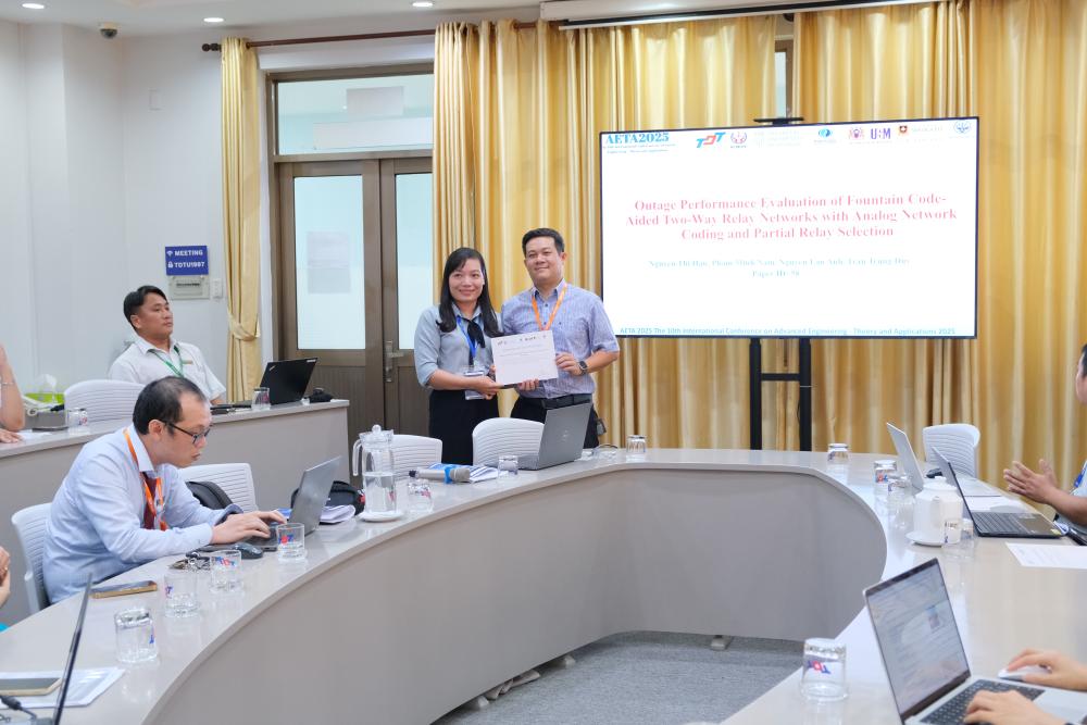 Một số hình ảnh tại các phiên thảo luận chuyên đề