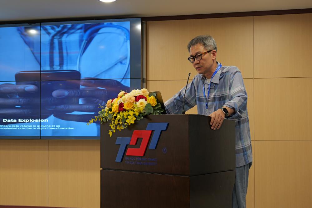 Một số hình ảnh tại các phiên thảo luận chuyên đề