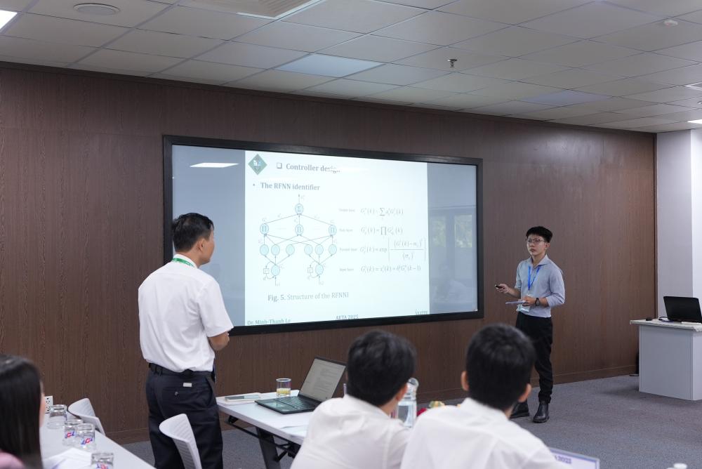 Một số hình ảnh tại các phiên thảo luận chuyên đề