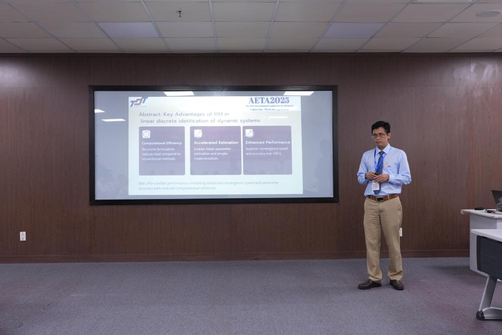 Một số hình ảnh tại các phiên thảo luận chuyên đề