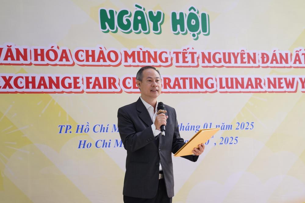 PGS. TS. Đinh Hoàng Bách – Viện trưởng Viện Hợp tác, nghiên cứu và đào tạo quốc tế phát biểu khai mạc Ngày hội