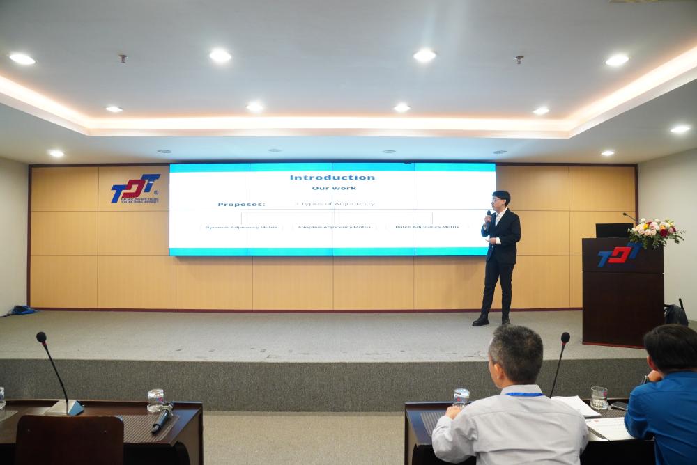 Tham luận “Skeleton-based action recognition based on dynamic – adaptive spatial graph convolution neural network” của nhóm tác giả Thien Le-Chi và Cao Van Kien được trình bày tại phiên thảo luận song song về đề tài Hệ thống thông minh (Intelligent Systems)