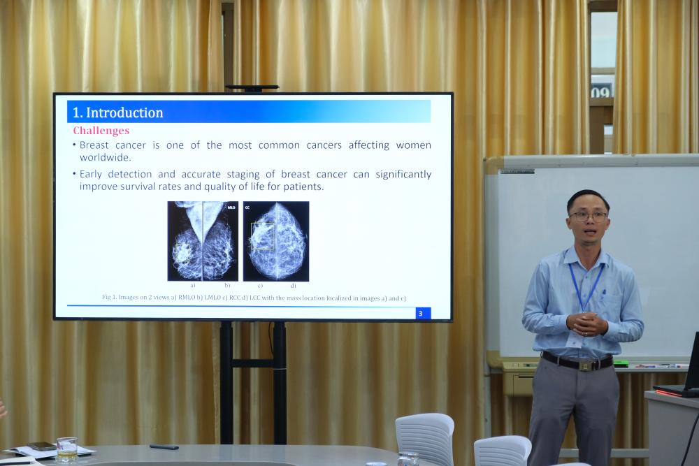 Tham luận “Breast cancer classification based on fuzzy rules and deep learning techniques” của nhóm tác giả Ho-Dat Tran và cộng sự được trình bày tại phiên thảo luận song song về đề tài Máy học (Machine Learning)