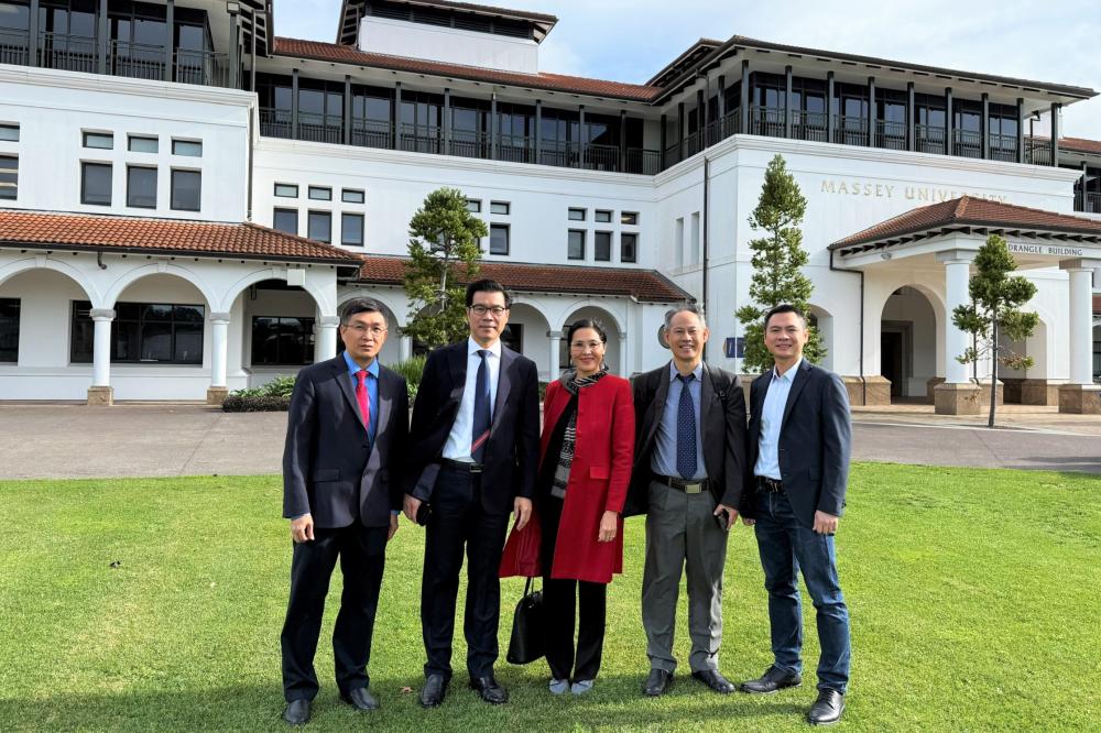Một số hình ảnh làm việc tại Đại học Massey: