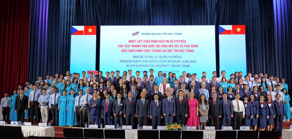 The Delegation of the Senate of the Czech Republic’s Parliament, taking commemorative photos with TDTU leaders and students