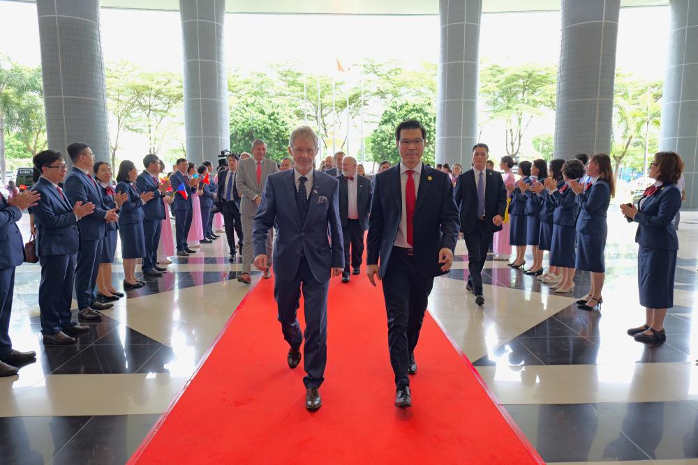 Dr. Tran Trong Dao, President of TDTU, welcoming the President of the Senate of the Parliament of the Czech Republic, Miloš Vystrčil, and the high-level delegation