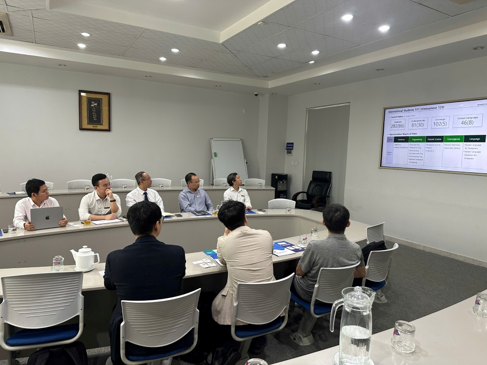 Toàn cảnh buổi làm việc