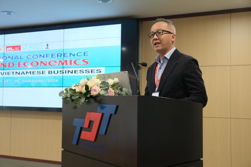 Các diễn giả trình bày tham luận tại workshop “ESG for Vietnamese Businesses: From Principles to Practices”