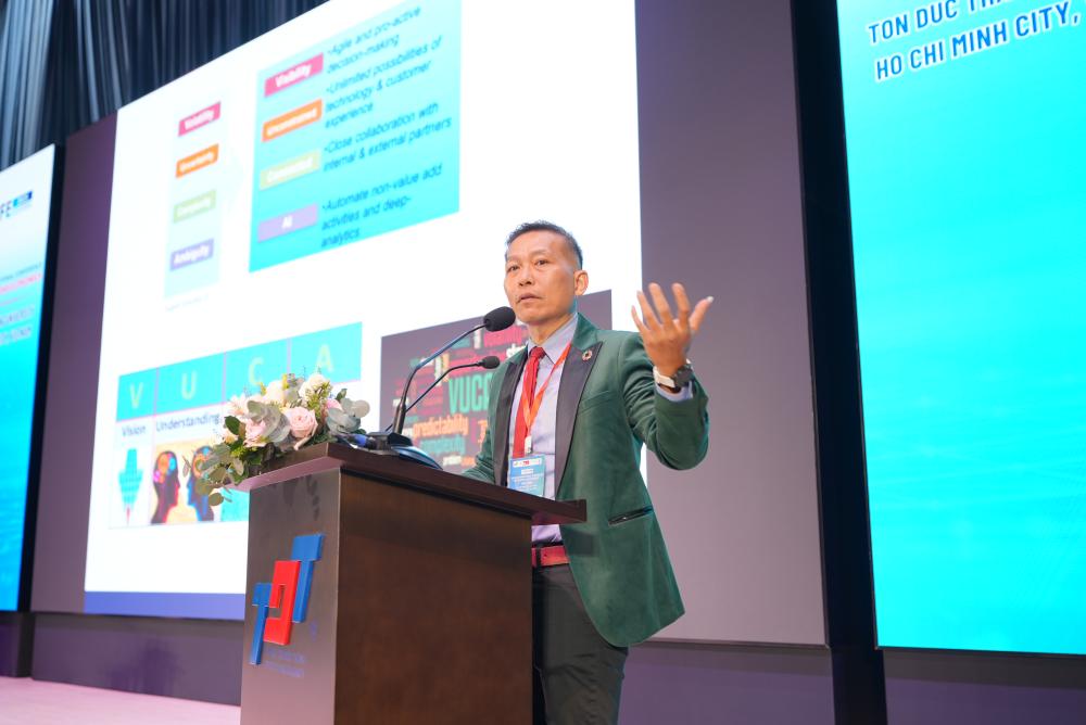 GS. Evan Lau – Đại học Malaysia Sarawak (Malaysia), diễn giả chính tại Hội thảo trình bày đề tài “Data and Our Future”