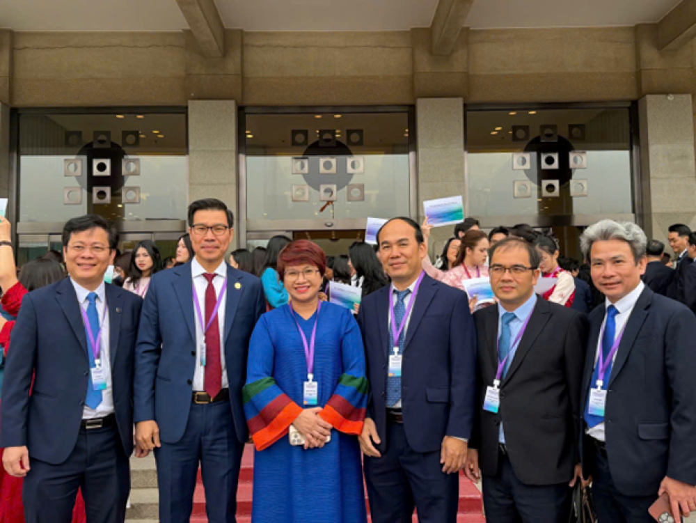 Đoàn TDTU cùng các đại biểu tham gia diễn đàn