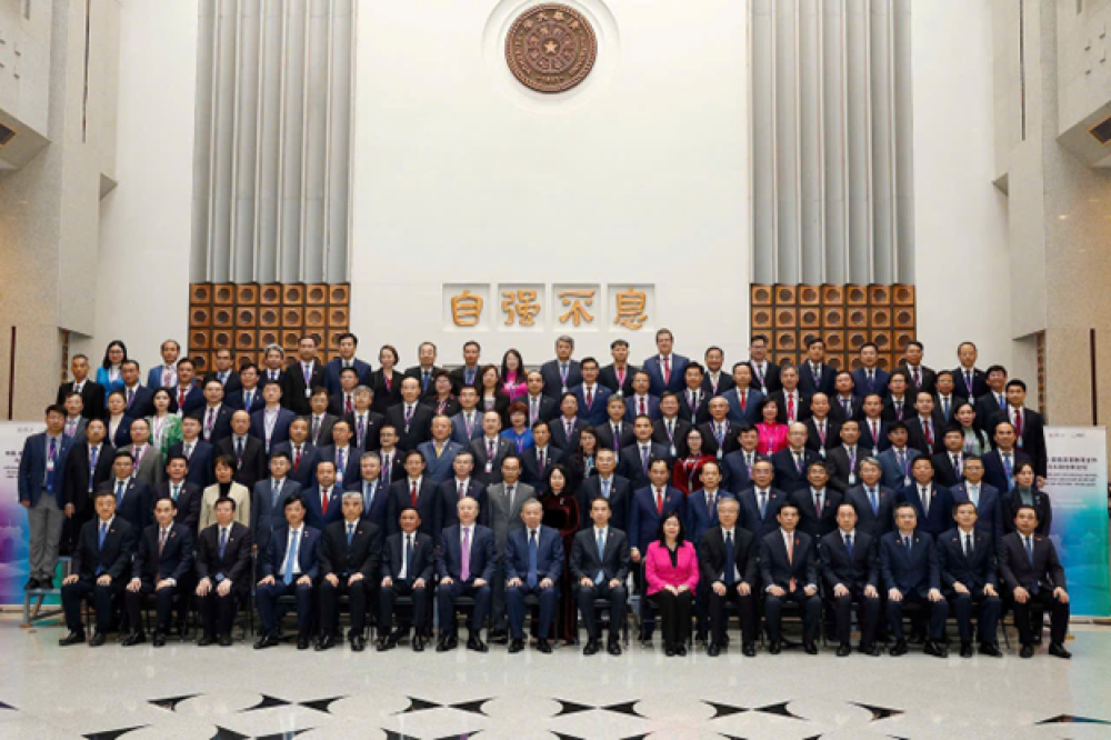 PGS.TS. Trần Trọng Đạo chụp hình chung cùng Tổng Bí thư, Chủ tịch nước và đại biểu hai nhà nước