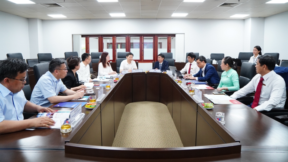 Toàn cảnh buổi làm việc giữa TDTU và SUES