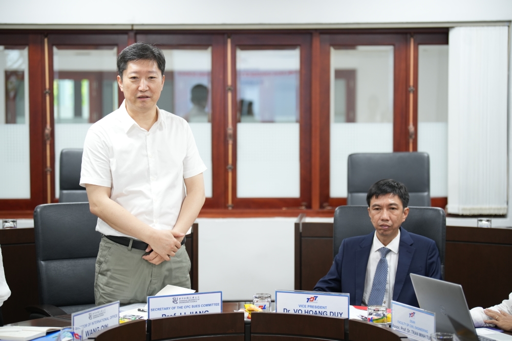 GS. Li Jiang – Bí thư Đảng uỷ SUES phát biểu tại buổi làm việc