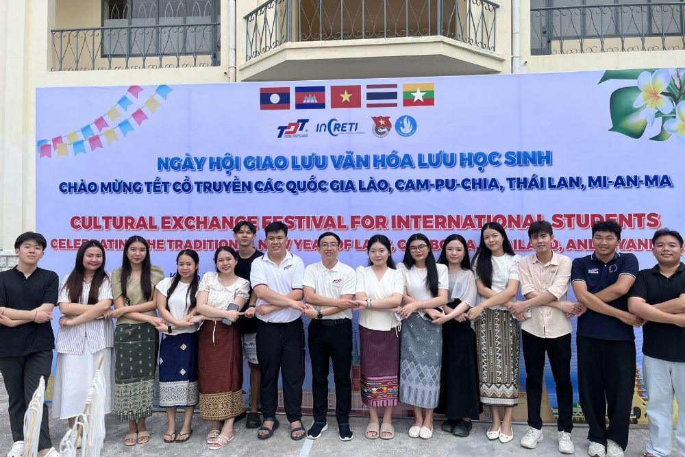 Sữ gắn bó, đoàn kết hữu nghị