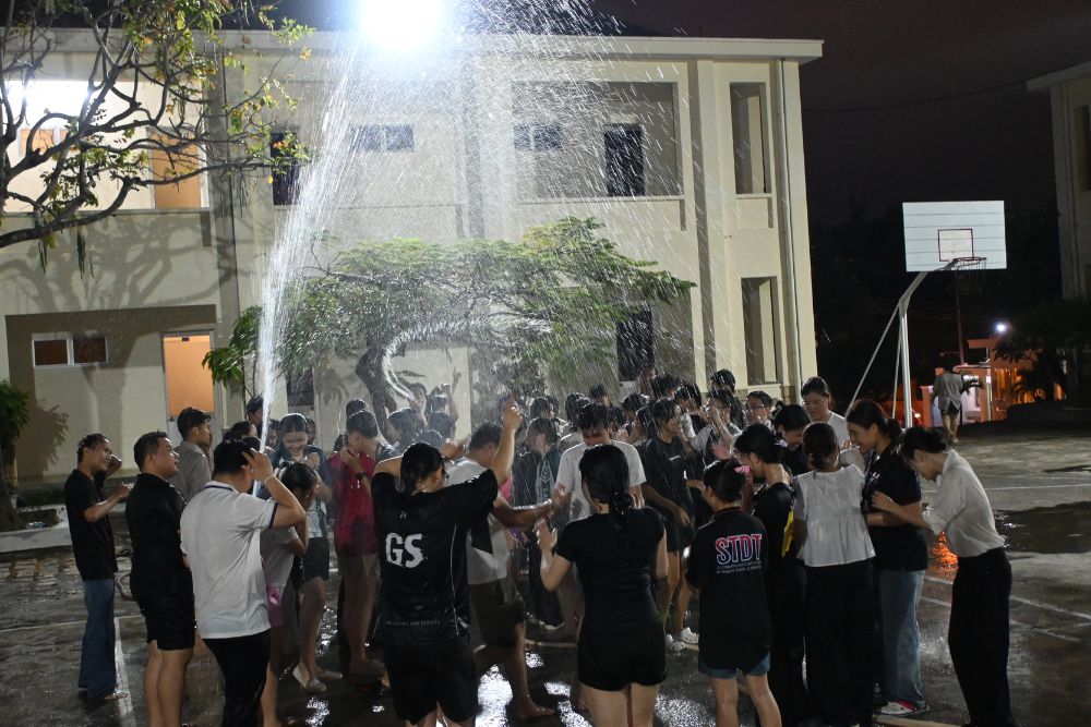 Hoạt động văn nghệ - lửa trại