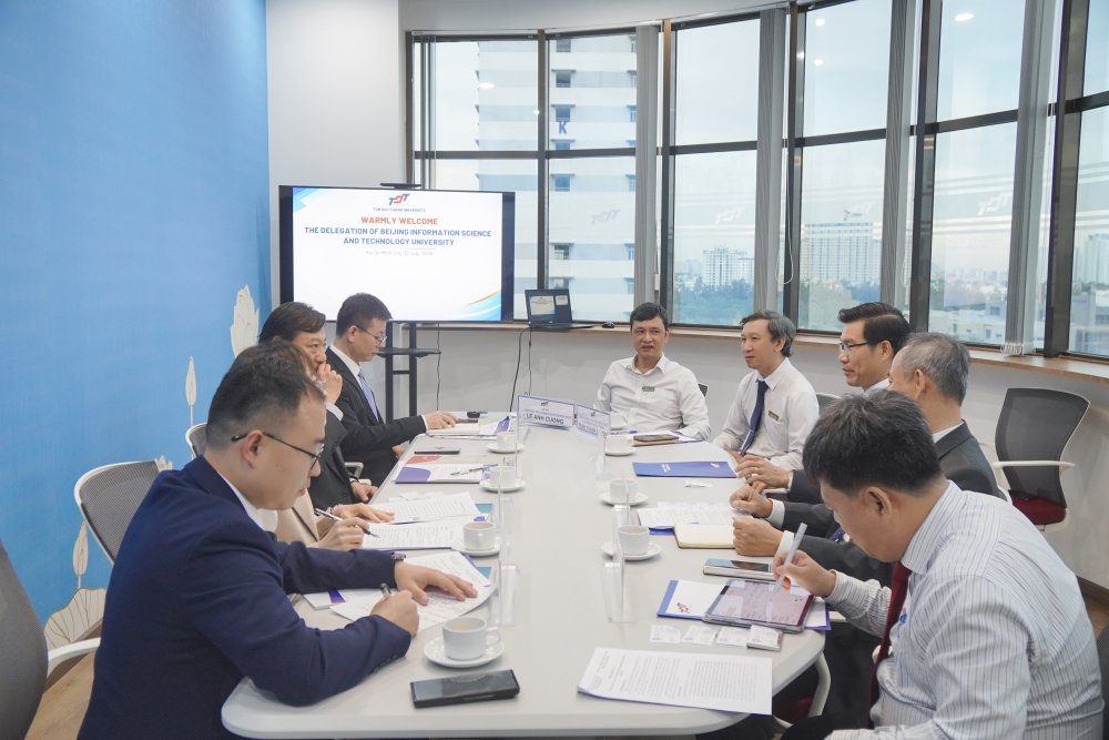 Lãnh đạo TDTU và BISTU trao đổi các nội dung hợp tác.