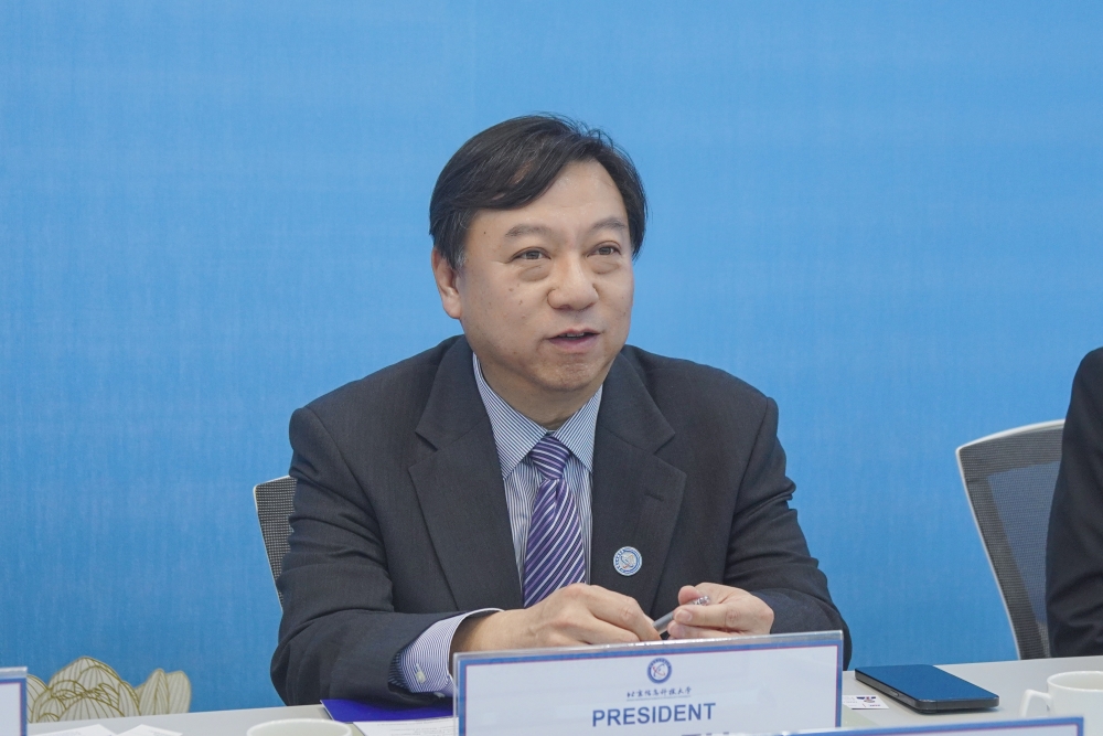 TS. Guo Fu – Hiệu trưởng BISTU phát biểu tại buổi làm việc.