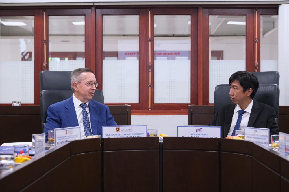 Một số hình ảnh hai bên trao đổi, thảo luận tại buổi làm việc