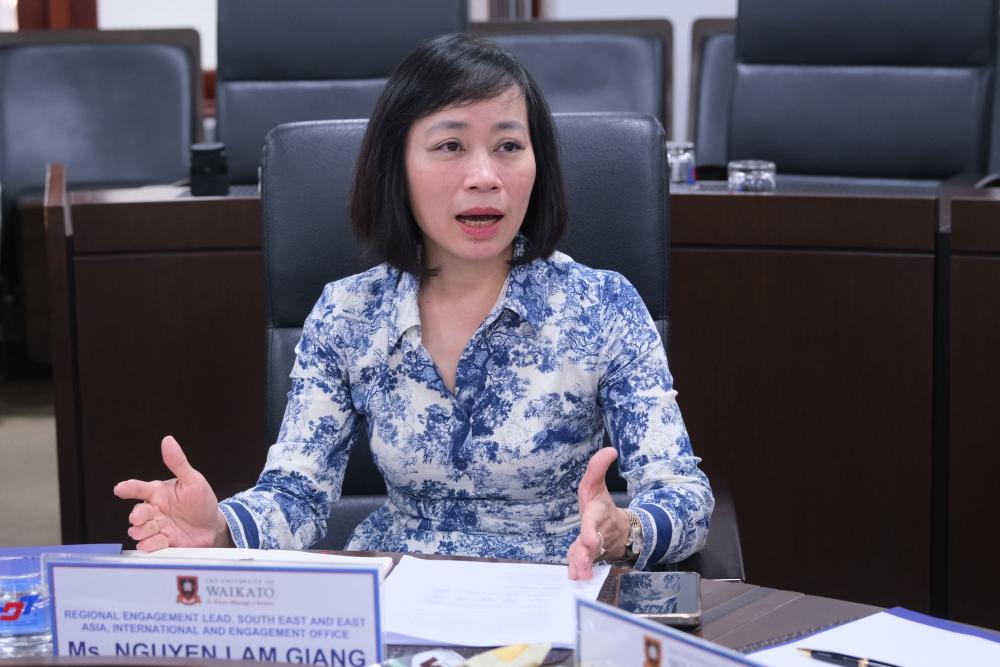 Một số hình ảnh hai bên trao đổi, thảo luận tại buổi làm việc