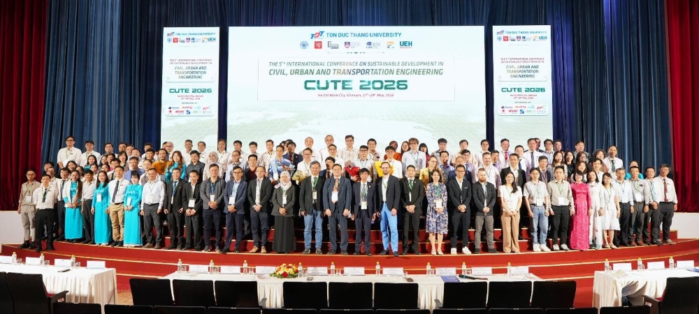 Các đại biểu chụp ảnh lưu niệm tại hội thảo CUTE 2026 - Ảnh: TDTU
