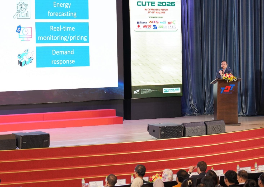 GS. Hsing-Hao Wu - Đại học Quốc gia Kaohsiung (Đài Loan-TQ), trình bày tham luận với chủ đề: The Role of AI in the Net-zero Transition - Ảnh: TDTU