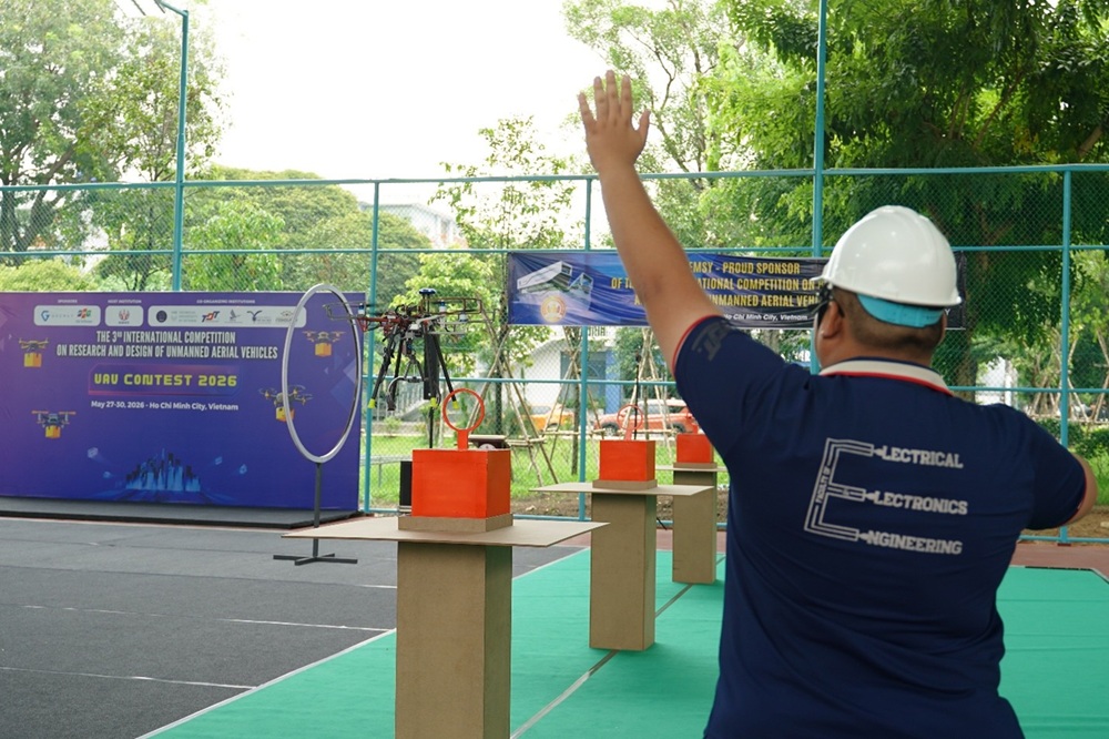 Một pha điều khiển UAV thực hiện ghi điểm của đội thi Trường Đại học Tôn Đức Thắng.