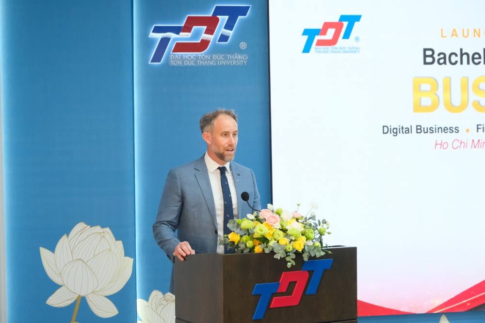 Ông Scott James –Tổng Lãnh sự New Zealand tại TP. HCM phát biểu chúc mừng chương trình hợp tác dào tạo giữa hai trường