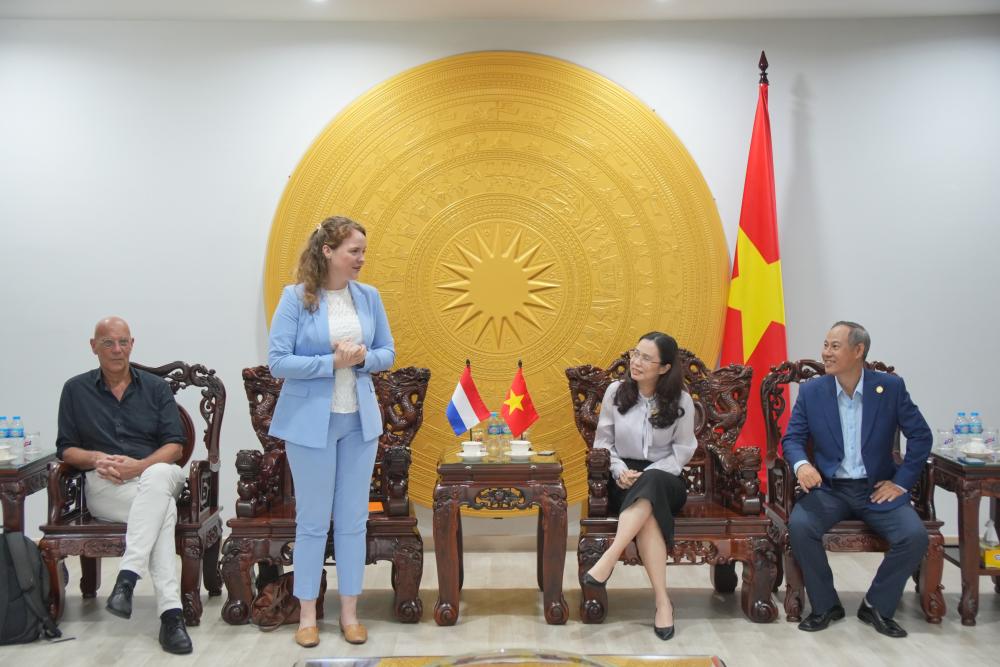 TS. Đồng Sĩ Thiên Châu tiếp và trao đổi cùng Bà Hanna Pors – Phó Tổng Lãnh sự Hà Lan tại TP. HCM