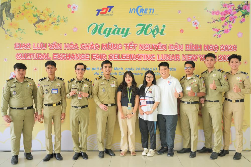 Những bức ảnh lưu niệm đại diện cho tinh thần đoàn kết, hữu nghị của cộng động sinh viên quốc tế TDTU