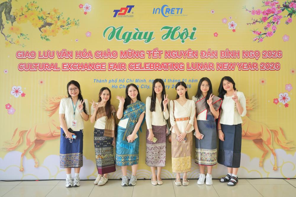 Sinh viên quốc tế hào hứng tham gia tìm hiểu, giao lưu văn hóa...