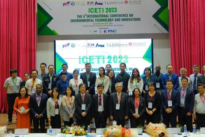 ICETI 2023 Organizing Committee in a group photo with scientists